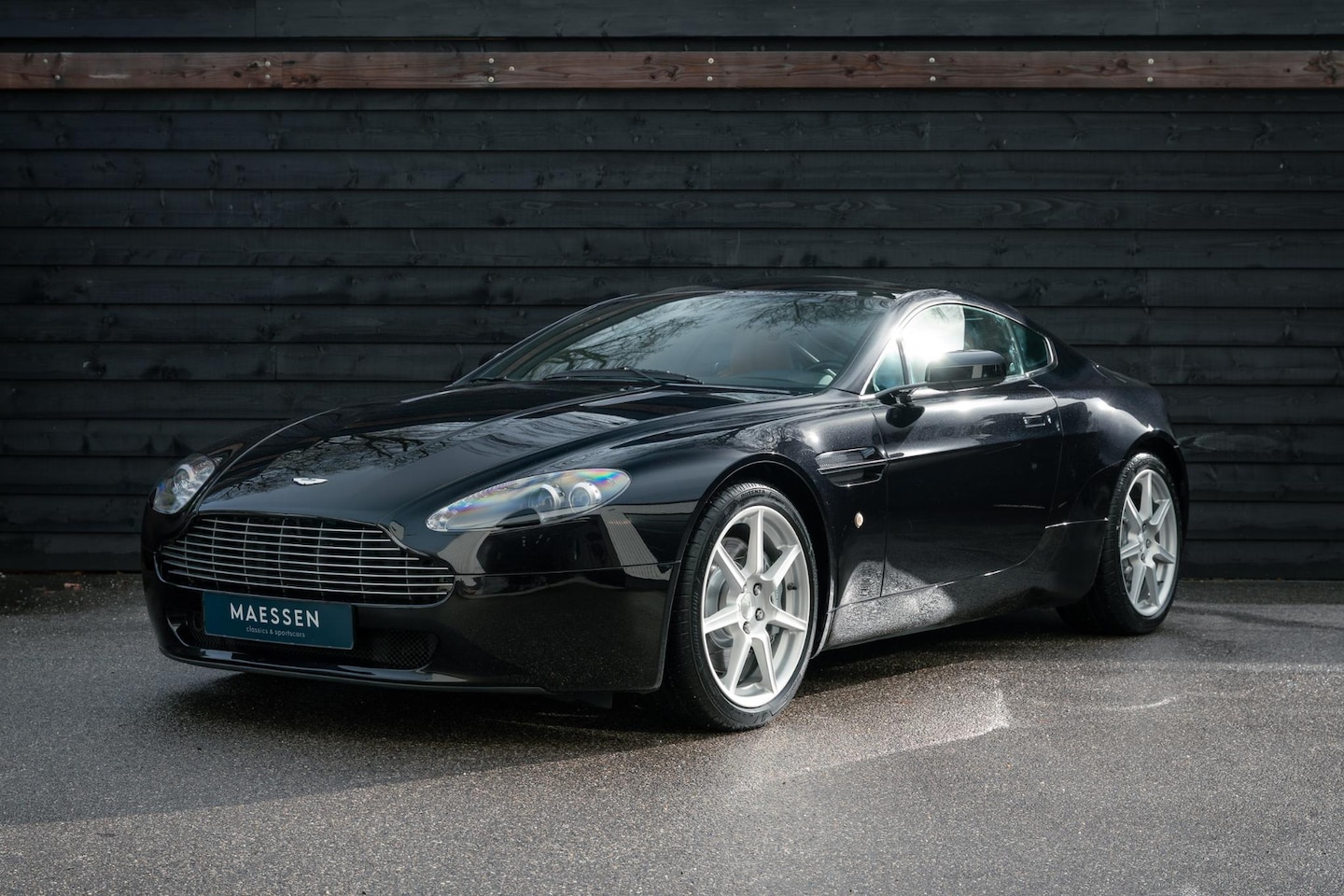 Aston Martin V8 Vantage - 4.3 V8 Sportshift - Kroymans onderhouden - NL Auto - AutoWereld.nl