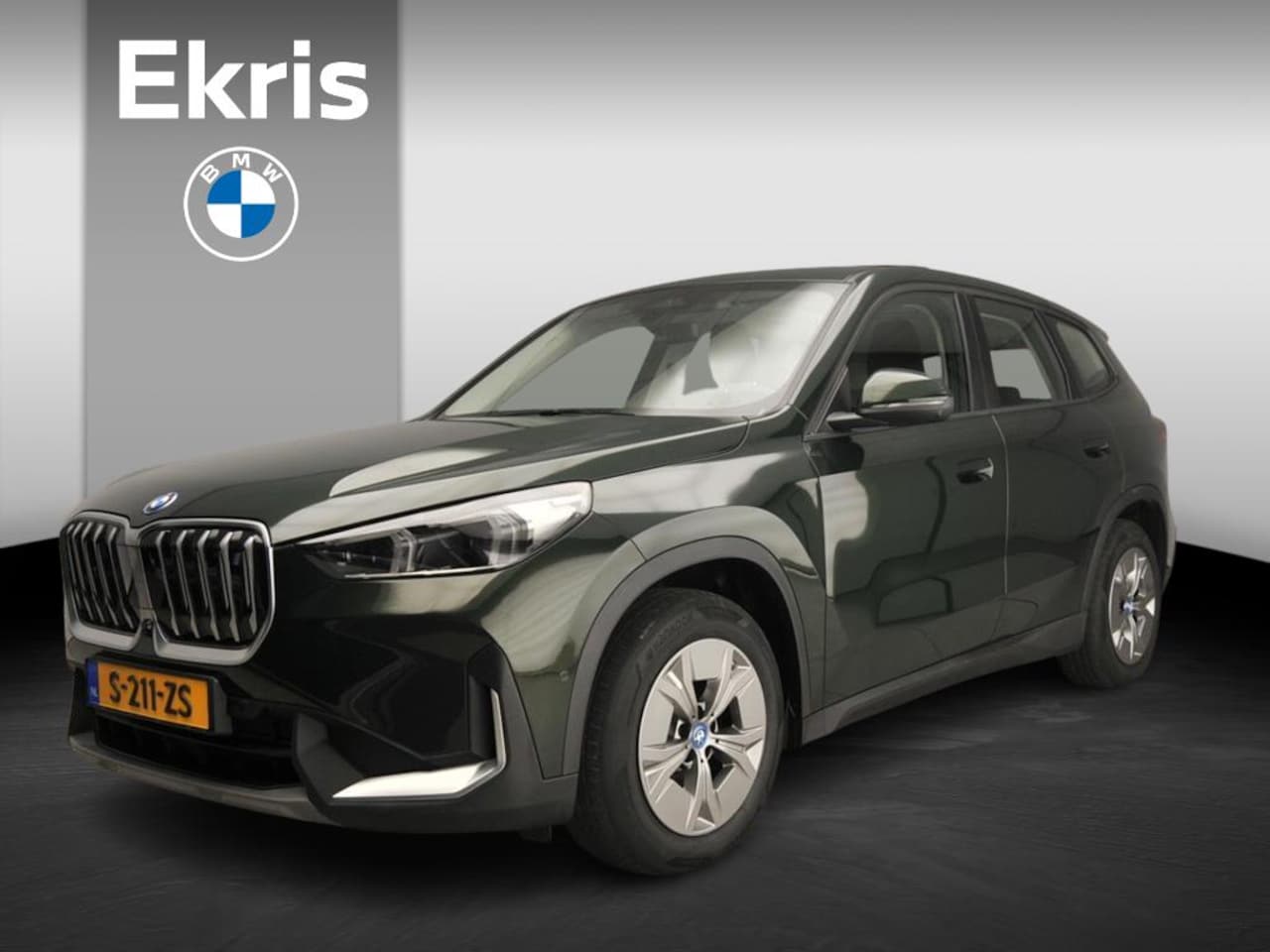 BMW iX1 - xDrive30 | LED | HUD | Schuifdak | Stoelverwarming | Keyless go | Sportstoelen | DAB | Alu - AutoWereld.nl