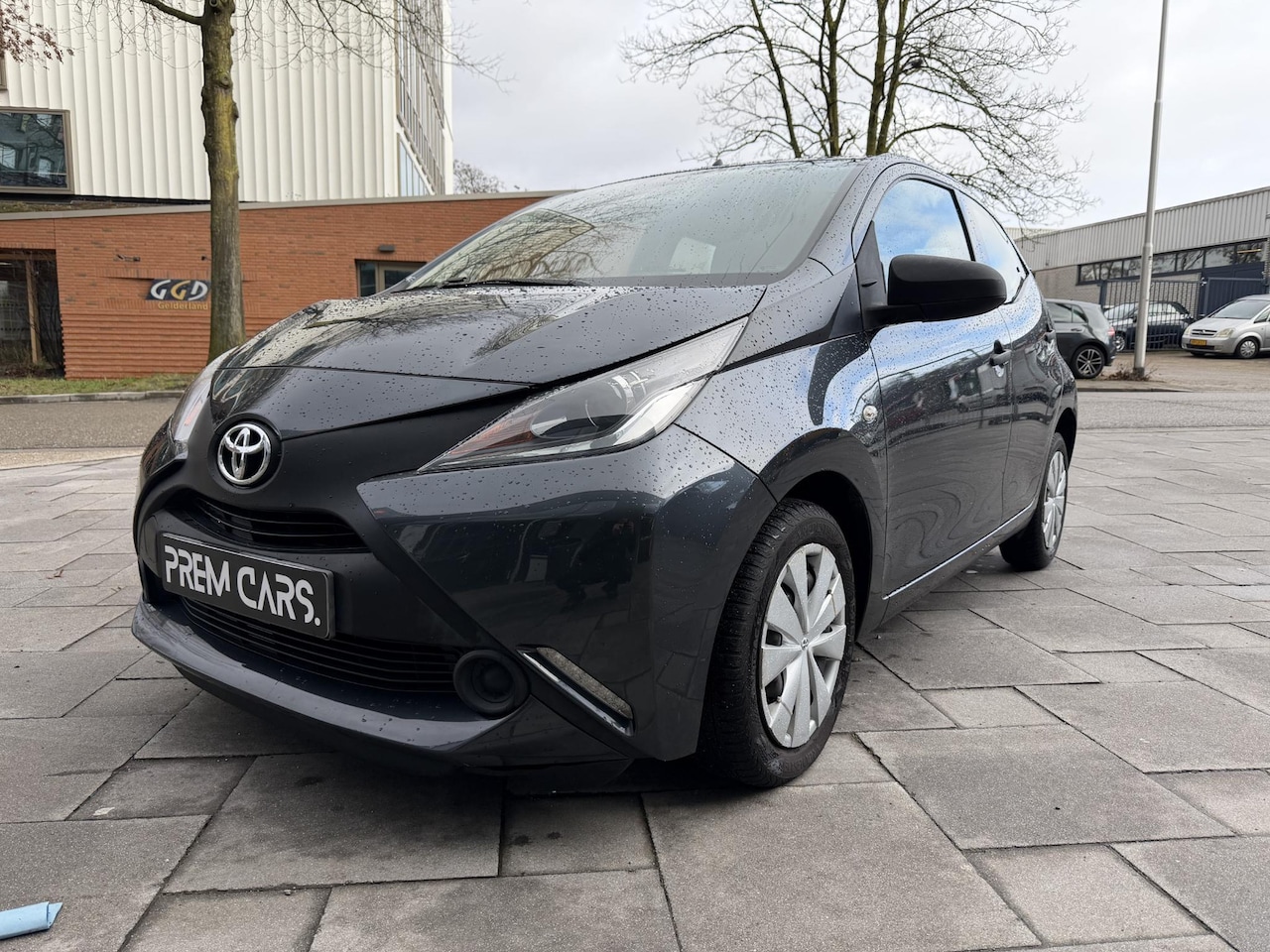 Toyota Aygo - 1.0 VVT-i x-fun Grijs | 129.641 km | 2017 - AutoWereld.nl