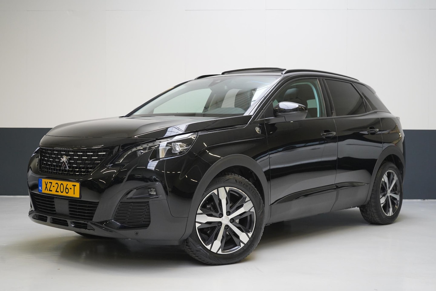 Peugeot 3008 - 1.2 PureTech Crossway | Panoramadak | Trekhaak | Navigatie | Camera | All-seasonbanden - AutoWereld.nl