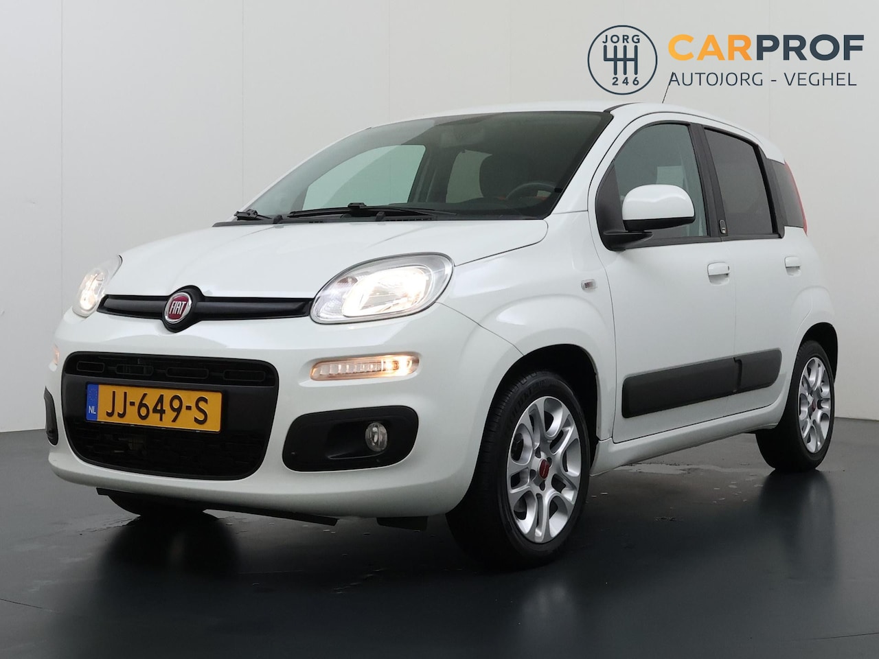 Fiat Panda - 0.9 TwinAir Lounge Turbo Automaat | Parkeersensoren achter | Climate control |  NAP - AutoWereld.nl
