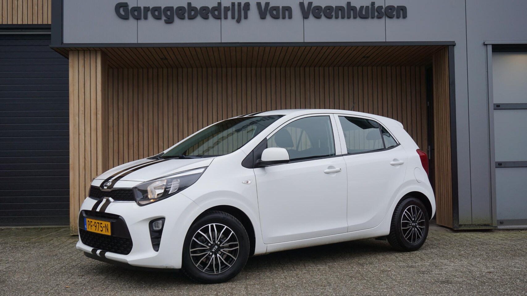 Kia Picanto - 1.0 CVVT 66pk 5Drs ComfortLine Airco 14inch LM Elek.pakket Striping *Dealer O.H.* NL auto! - AutoWereld.nl