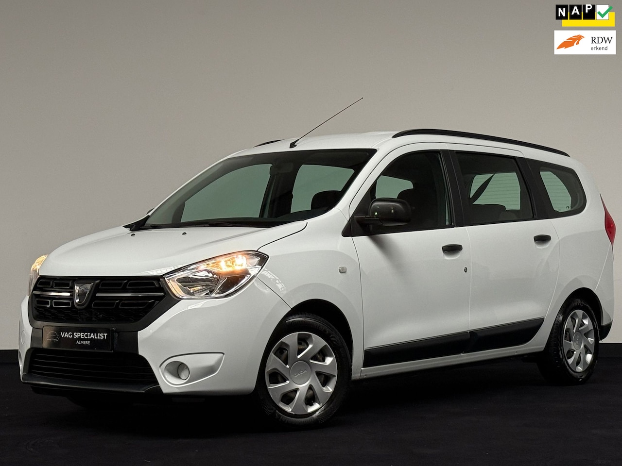 Dacia Lodgy - 1.3 TCe Essential 7p. / Airco / Nieuwe Apk / Grote beurt gehad - AutoWereld.nl