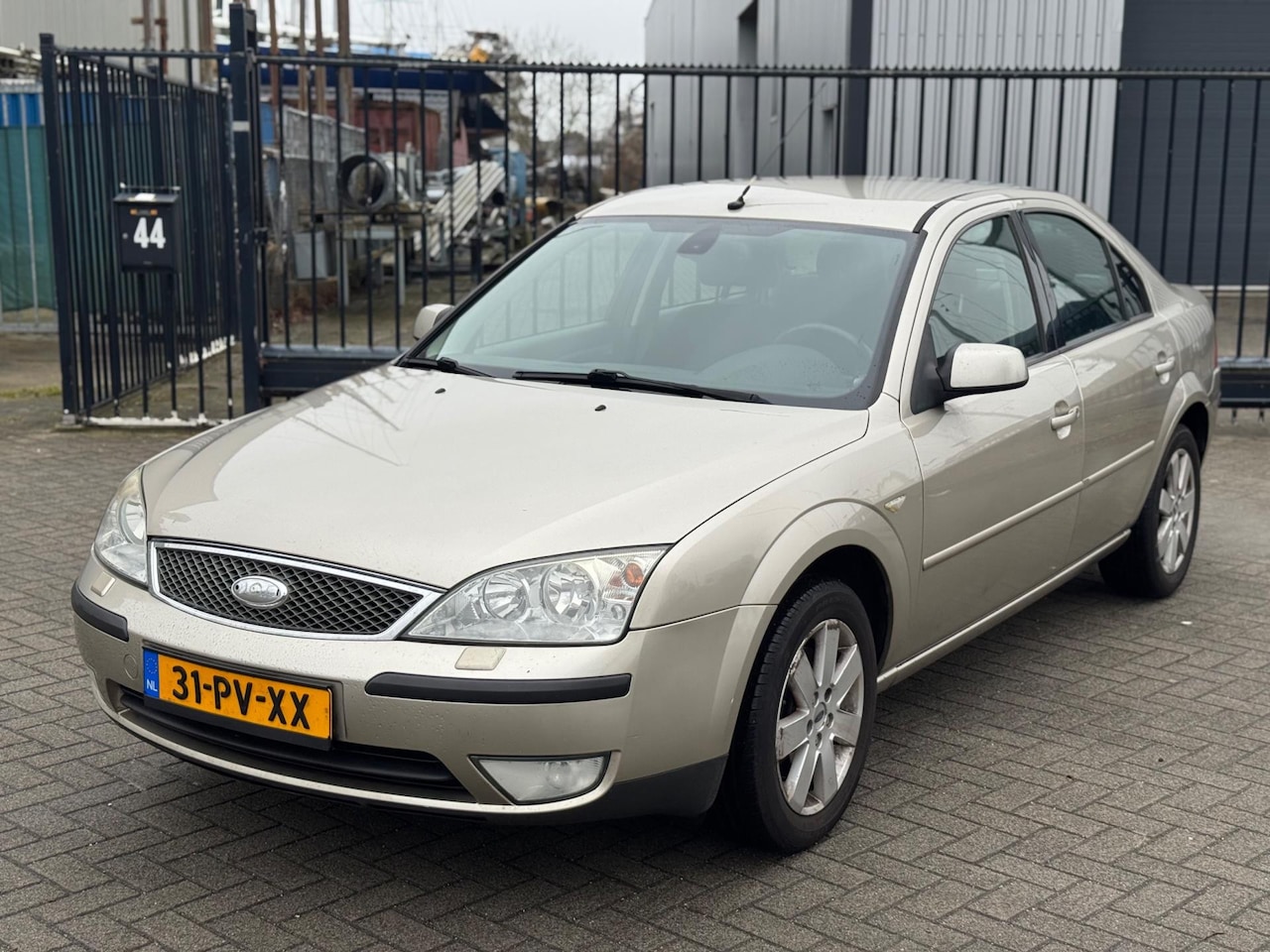 Ford Mondeo - 1.8-16V Futura Clima Nieuwe Apk - AutoWereld.nl