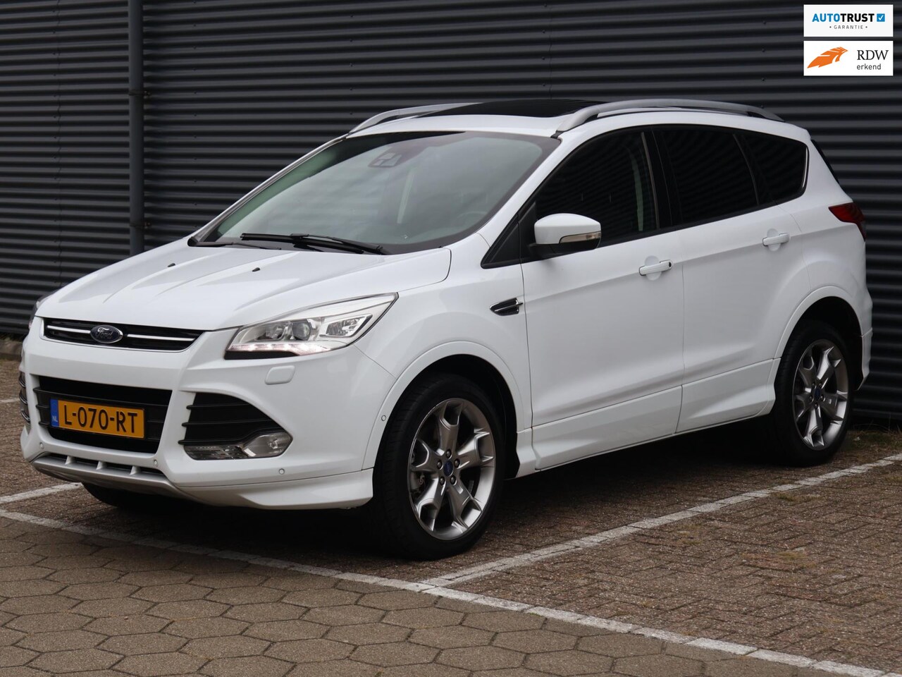 Ford Kuga - 1.5 Titanium Styling Pack 4WD|Pano|Autopark|Automaat|Leder - AutoWereld.nl