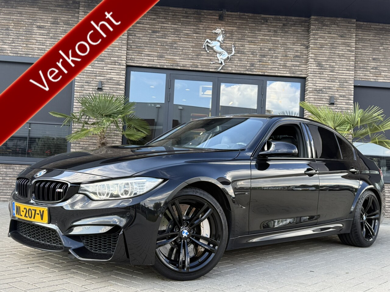 BMW M3 - 3-serie DCTA *Keramisch* BLACK EDITION / Carbon dak / HUD / Harman Kardon / Stuur/Stoelver - AutoWereld.nl