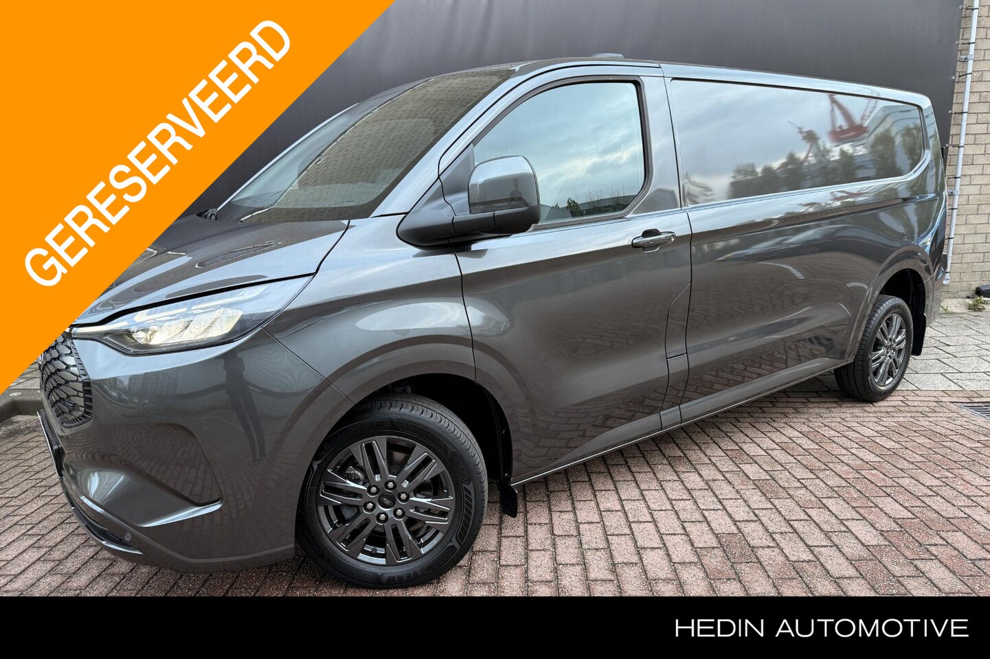 Ford E-Transit Cust. - 320 L2H1 Limited 65 kWh | Winter Pack | Driver assistant pack | Trekhaak | Navigatie pack - AutoWereld.nl