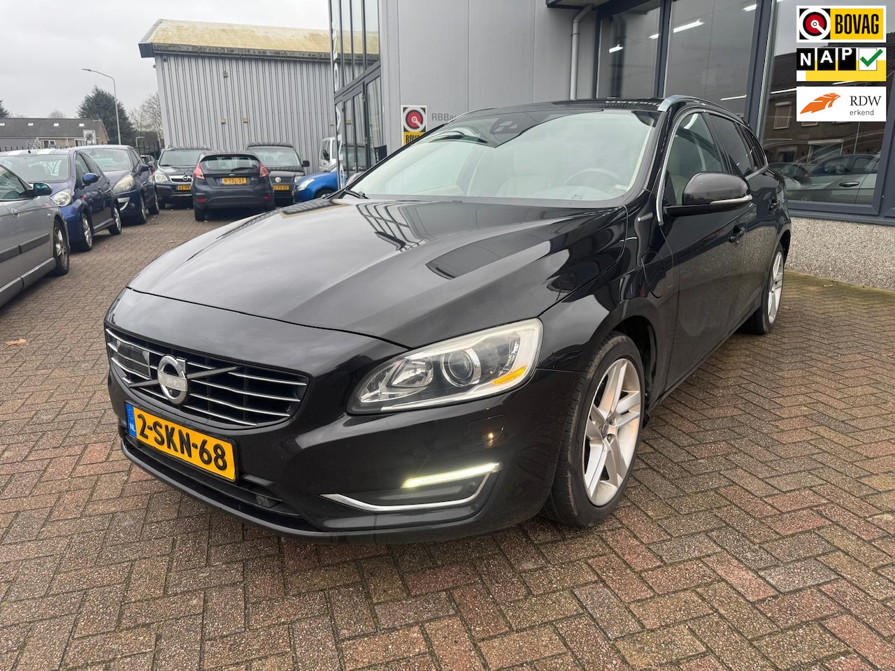 Volvo V60 - 2.4 D6 AWD Plug-In Hybrid Summum leer xenon navigatie clima cruise controle lm-velgen mimo - AutoWereld.nl