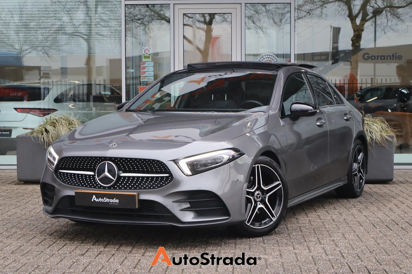 Mercedes-Benz A-klasse - Limousine A 180 AMG-Line 136pk | Memory | Pano | Camera | Cruise | Sfeer | Keyless | Navi - AutoWereld.nl