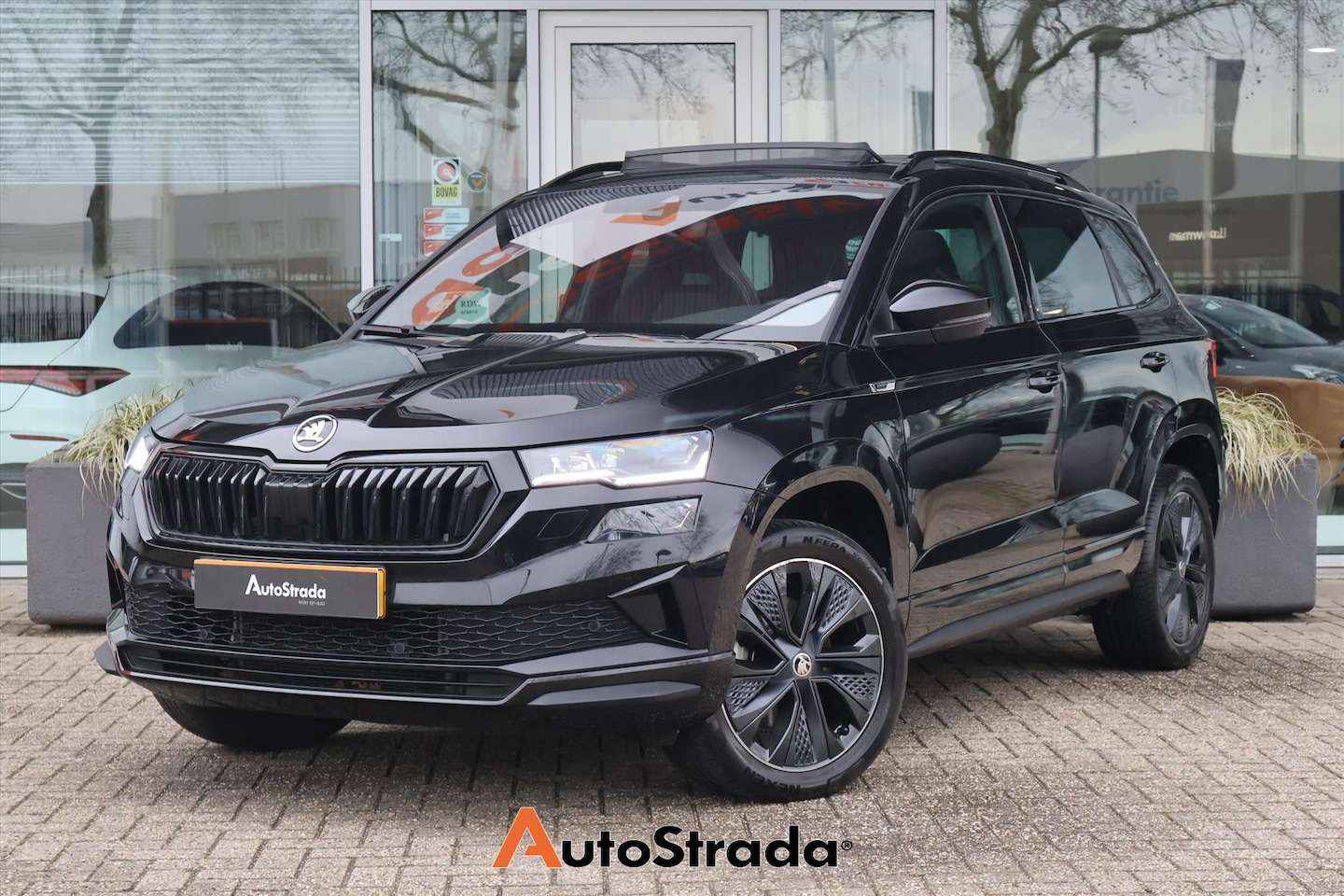 Skoda Karoq - 1.5 SportLine TSI ACT 150pk | Sfeer | Camera | Pano | LED | Stoelverwarming | Keyless | Vi - AutoWereld.nl