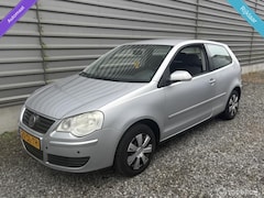 Volkswagen Polo - 1.4-16V AUTOMAAT|Trekhaak|NW Apk|ParkSensor|Airco|Elek Pakket