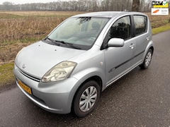 Daihatsu Sirion 2 - 1.0-12V Trend NIEUWE APK/Elektr ramen/5drs/Rijdt perfect