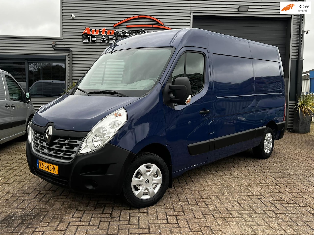 Renault Master - T35 2.3 dCi L2H2 EURO 6 / Navi / Trekhaak!! - AutoWereld.nl