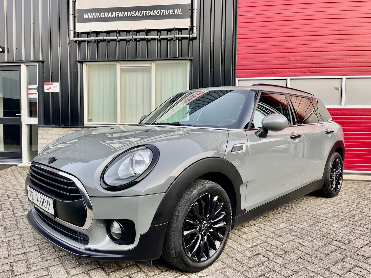 MINI Clubman - 1.5 Cooper Pepper Business Mini Clubman bj 2017 o.a. Navigatie, stoelverwarming, kleur Moonwalk Grey - AutoWereld.nl