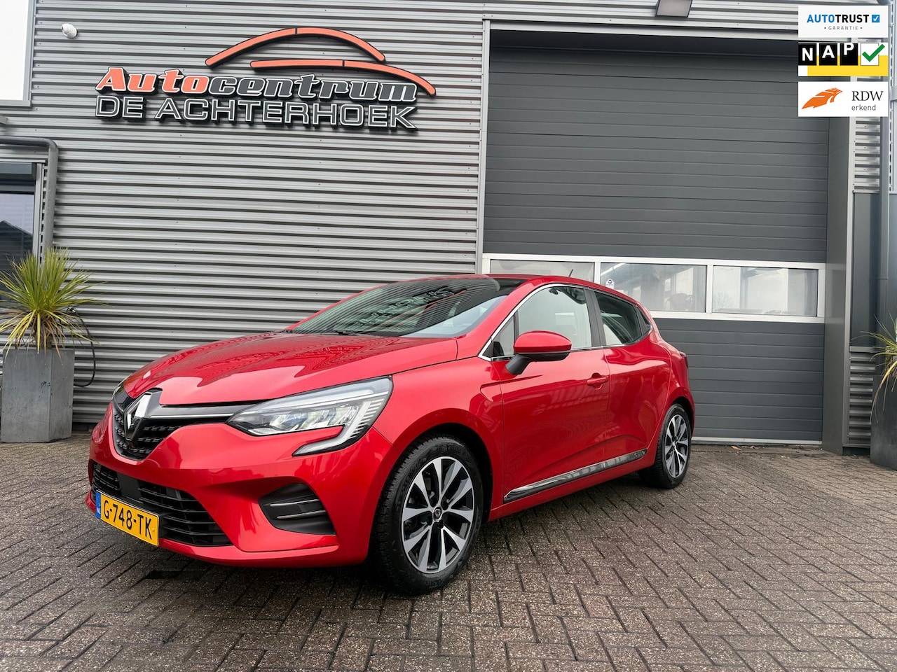Renault Clio - 1.0 TCe Intens Facelift / Navi / Keyless!! - AutoWereld.nl