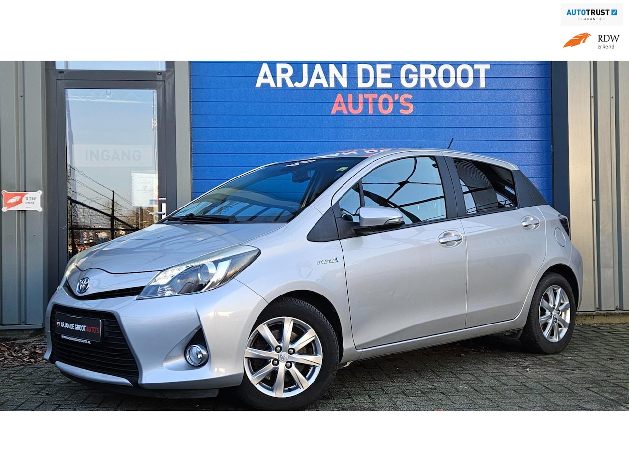 Toyota Yaris - 1.5 Full Hybrid Cruise Keyless 100% Dealer onderhouden! - AutoWereld.nl