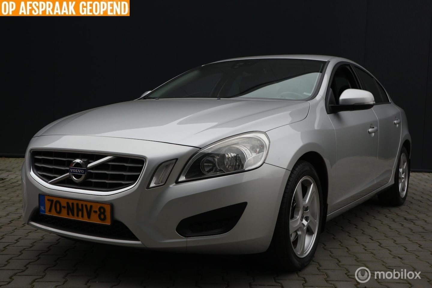 Volvo S60 - 2.0T 203pk Intro Edition ECC/NAVIGATIE/TREKHAAK - AutoWereld.nl