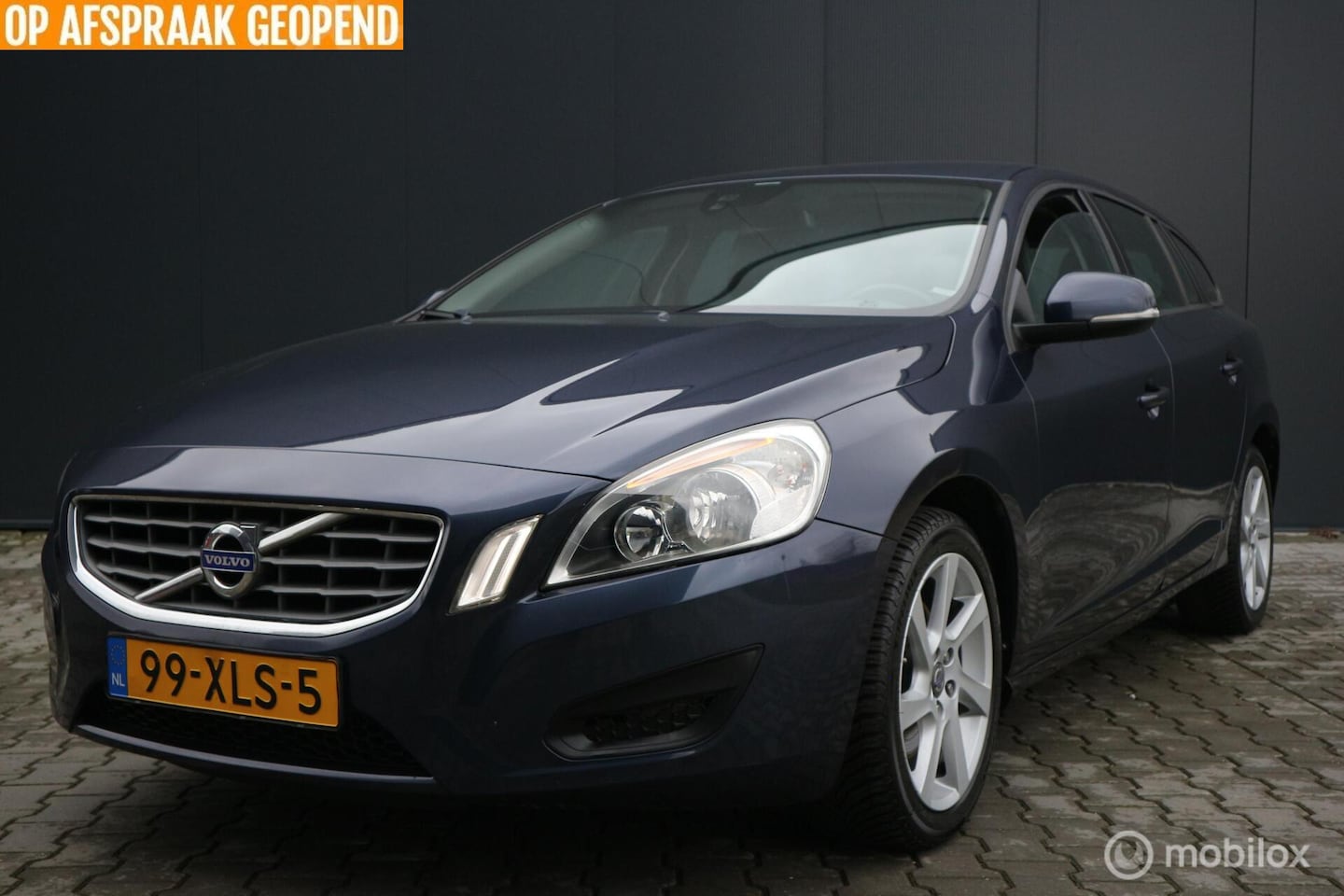 Volvo V60 - 1.6 T3 Kinetic LEDER/ECC/NAVIGATIE/TREKHAAK/NAP - AutoWereld.nl