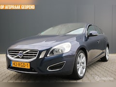 Volvo V60 - 2.0T Momentum AUTOMAAT/ECC/NAVIGATIE/TREKHAAK/NAP