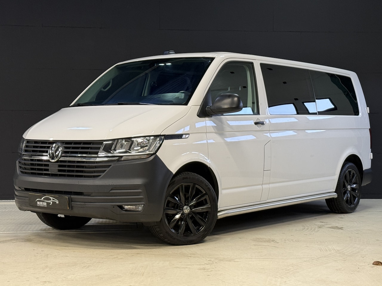 Volkswagen Transporter - 2.0 TDI L2H1 30 DC Highline | Origineel NL | Apple carplay | Camera | Trekhaak | - AutoWereld.nl