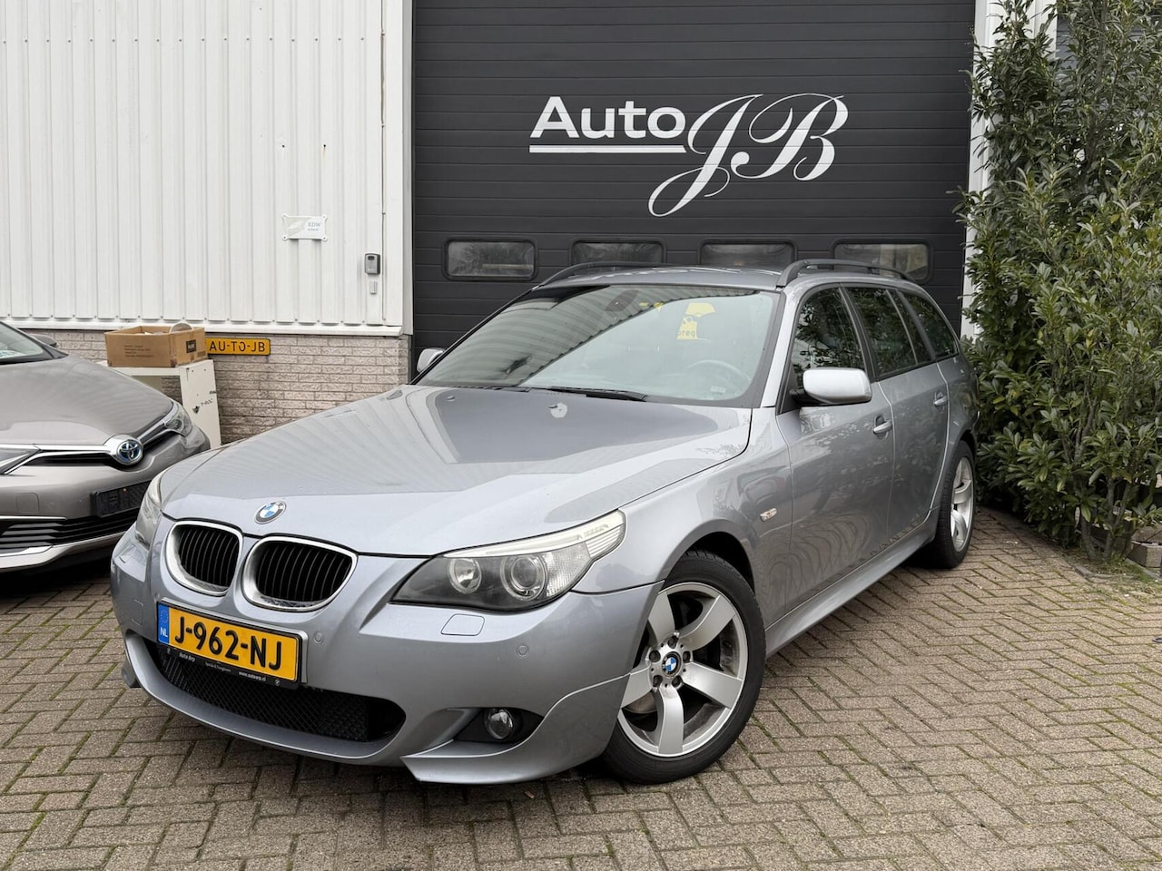 BMW 5-serie Touring - 525xi | M-SPORT | CARPLAY | TREKHAAK!! - AutoWereld.nl