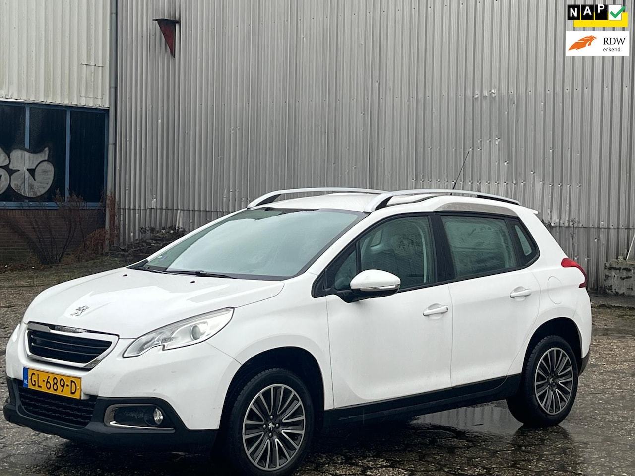 Peugeot 2008 - 1.2 PureTech Active Motor verbruikt olie - AutoWereld.nl