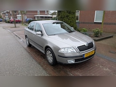 Skoda Octavia - 1.6 Ambiente Attractive Business