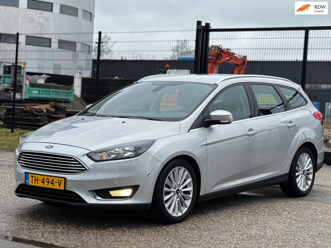 Ford Focus Wagon - 1.5 TDCI Titanium Edition|AUT|NAVI|PSENSOR|2XSLEUTELS|BOEKJES - AutoWereld.nl