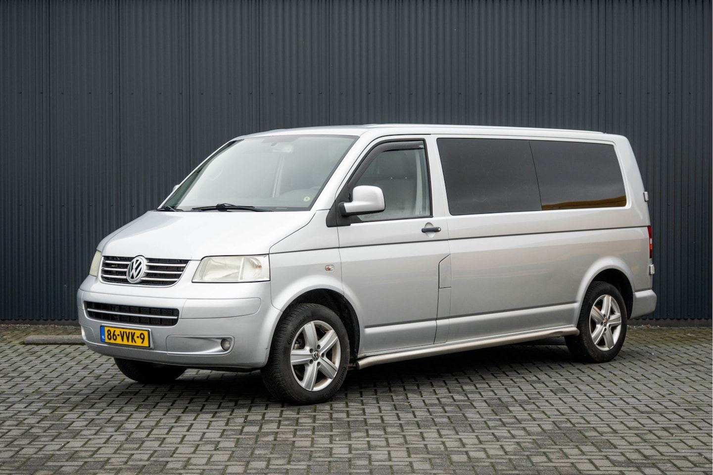 Volkswagen Transporter - T5 2.5 TDI 340 L2H1 | 174 PK | Navi | Airco | Trekhaak - AutoWereld.nl
