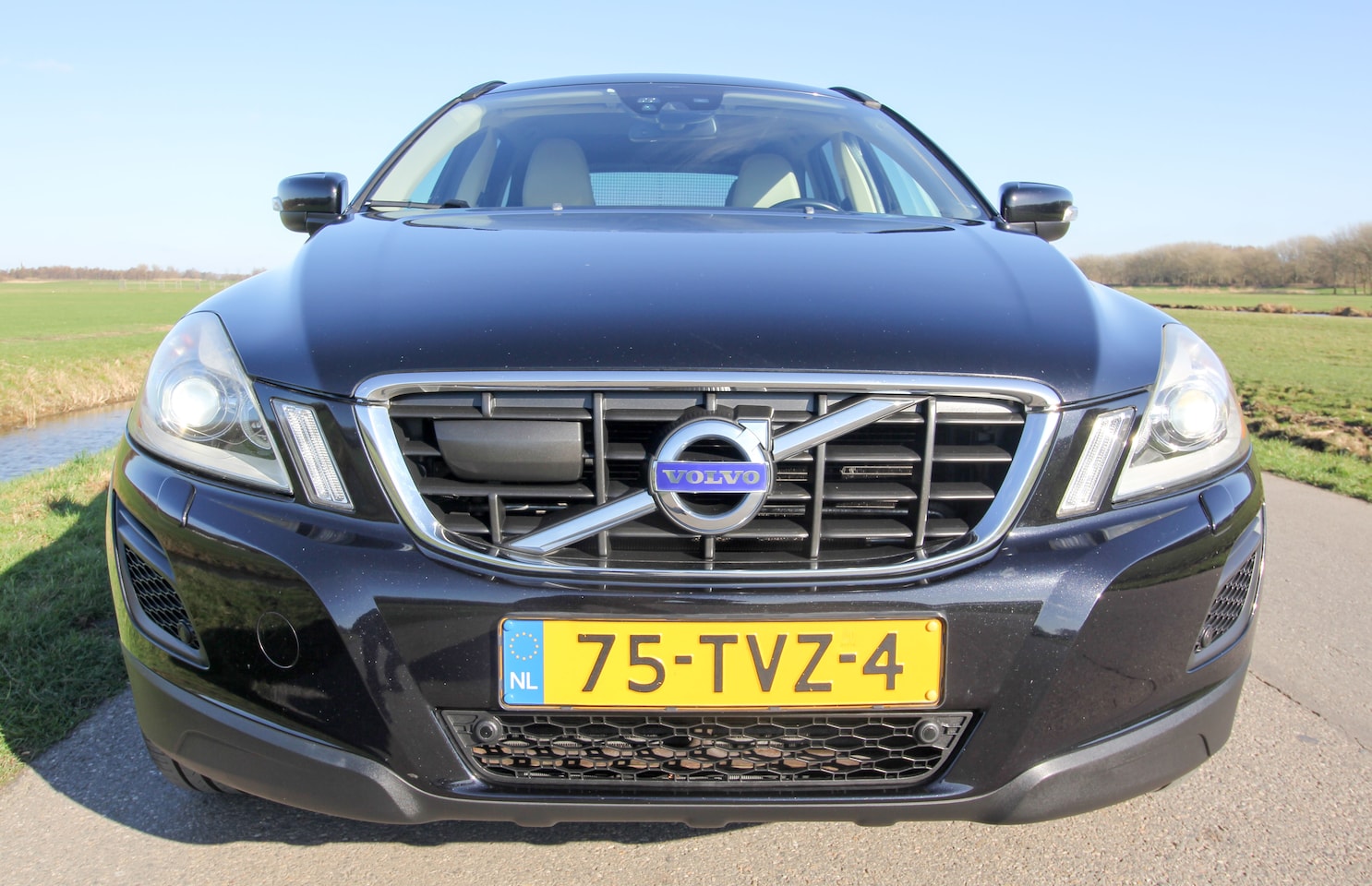 Volvo XC60 - 2.0 T5 FWD Summum Nederlandse auto, volledige historie! Navi Afn.Trekhaak 241pk - AutoWereld.nl