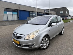 Opel Corsa - 1.4-16V Edition 5DRS Parkeersensoren Airco/Cruise
