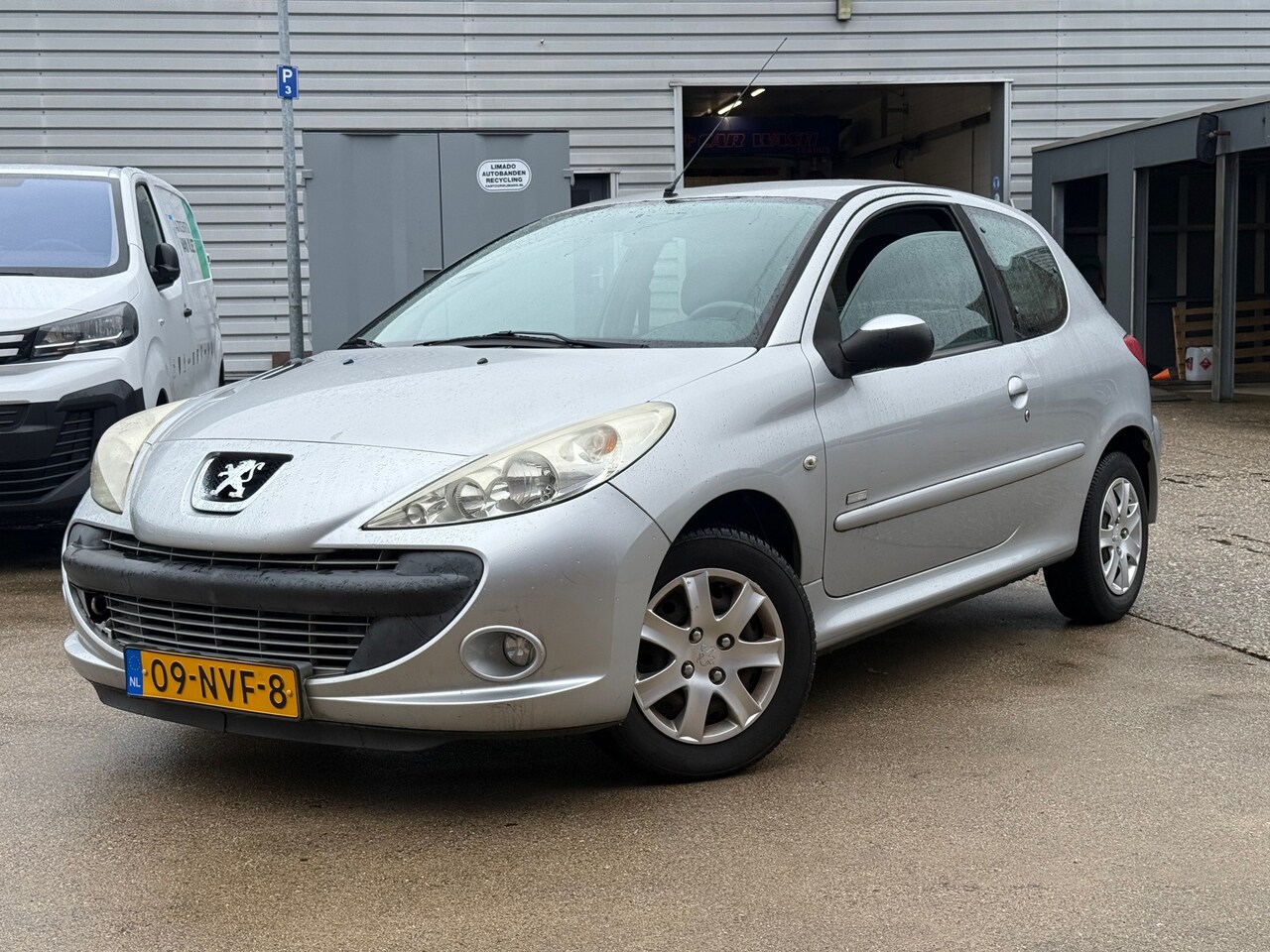 Peugeot 206 - 1.4 Millesim 200 super lage km stand eerste eigenaar - AutoWereld.nl