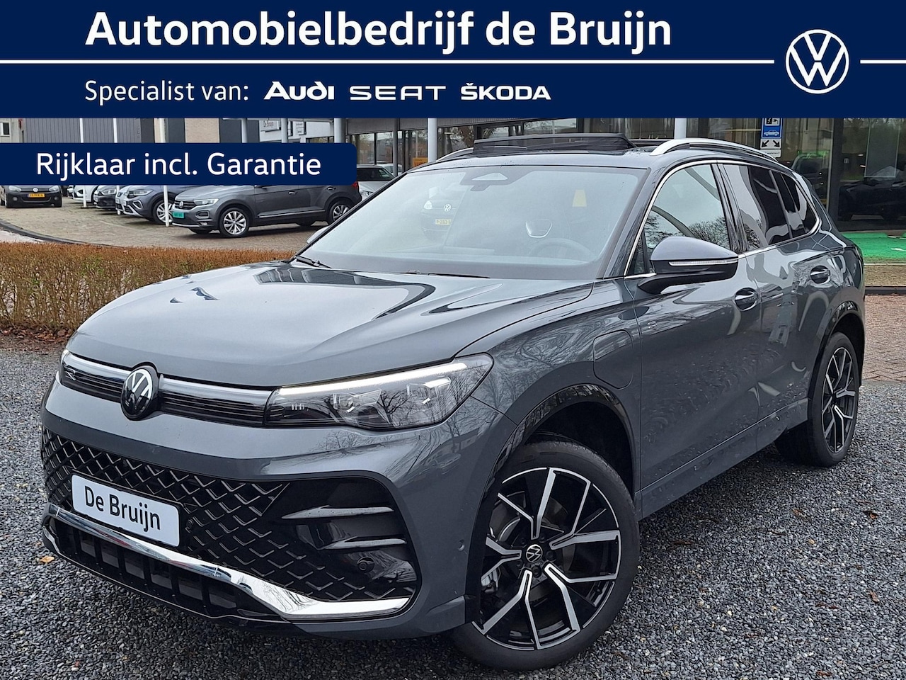 Volkswagen Tiguan - Hybrid 272pk DSG R-Line (Pano,Trekhaak,Camera,Navi) - AutoWereld.nl