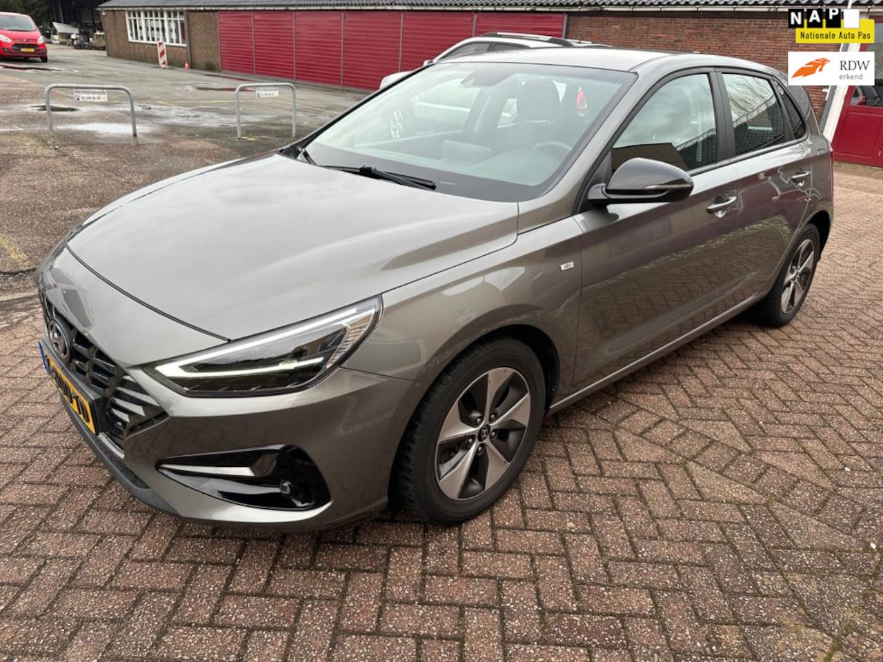 Hyundai i30 - 1.0 T-GDi MHEV Comfort Smart NAVI CAMERA LED - AutoWereld.nl