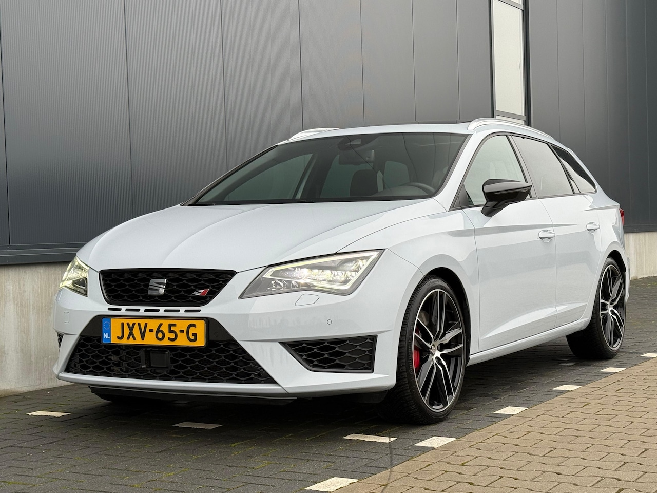 SEAT Leon ST - 2.0 TSI Cupra 280 ACC Pano Navi Led 1st.eig. - AutoWereld.nl