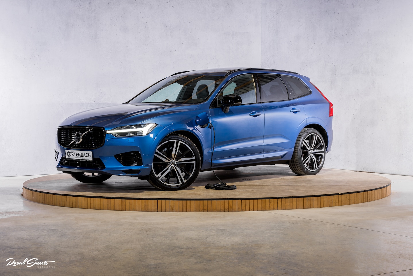 Volvo XC60 - 2.0 Recharge T6 AWD R-Design | Luchtvering | Bowers&Wilkins | Panorama dak | Adaptieve cru - AutoWereld.nl