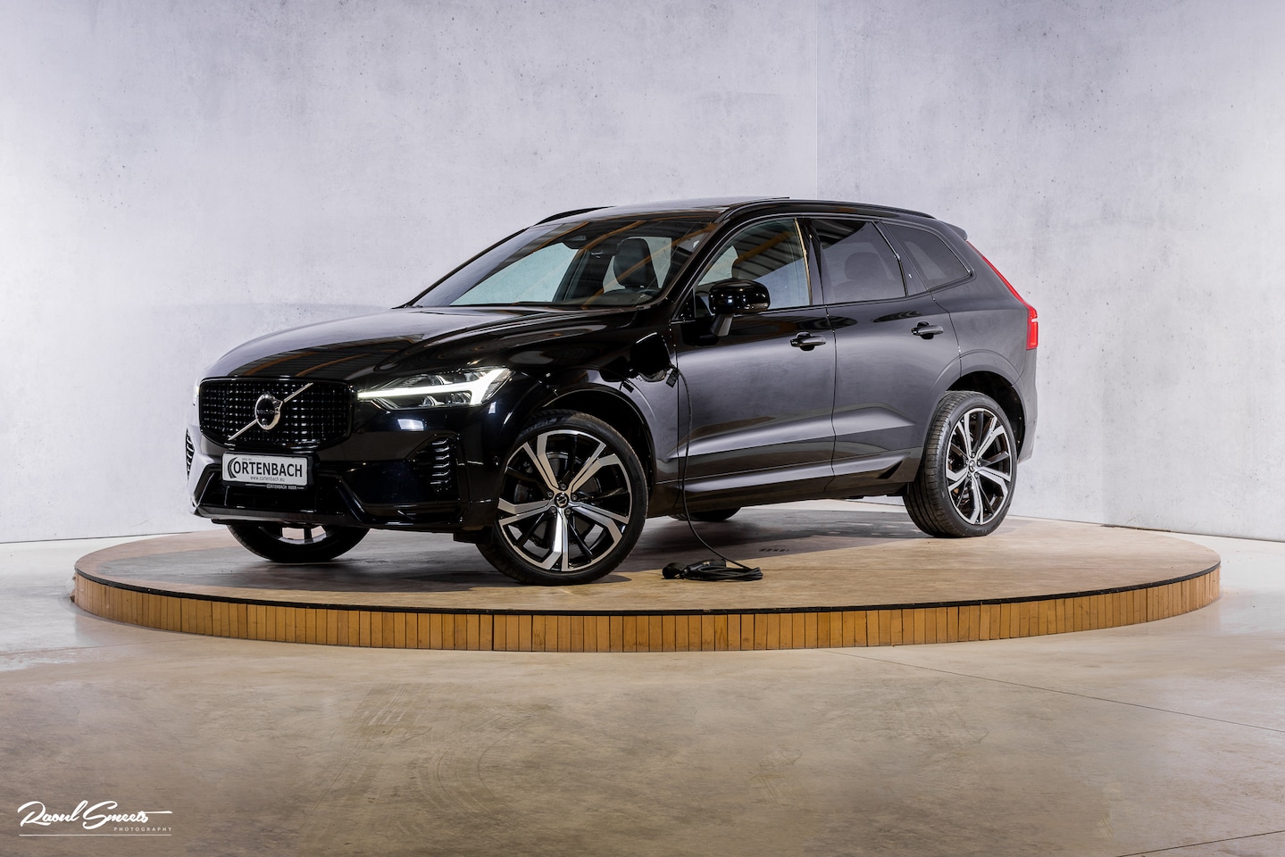 Volvo XC60 - 2.0 T6 Plug-in hybrid AWD R-Design | Panorama dak | Harman Kardon | Adaptieve cruise | Mem - AutoWereld.nl