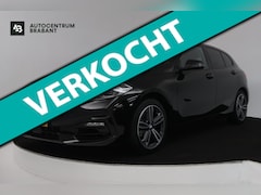 BMW 1-serie - 118i Executive Edition (SFEERVERLICHTING, DIGITALE COCKPIT, NAVIGATIE, PARKEERSENSOREN, CR