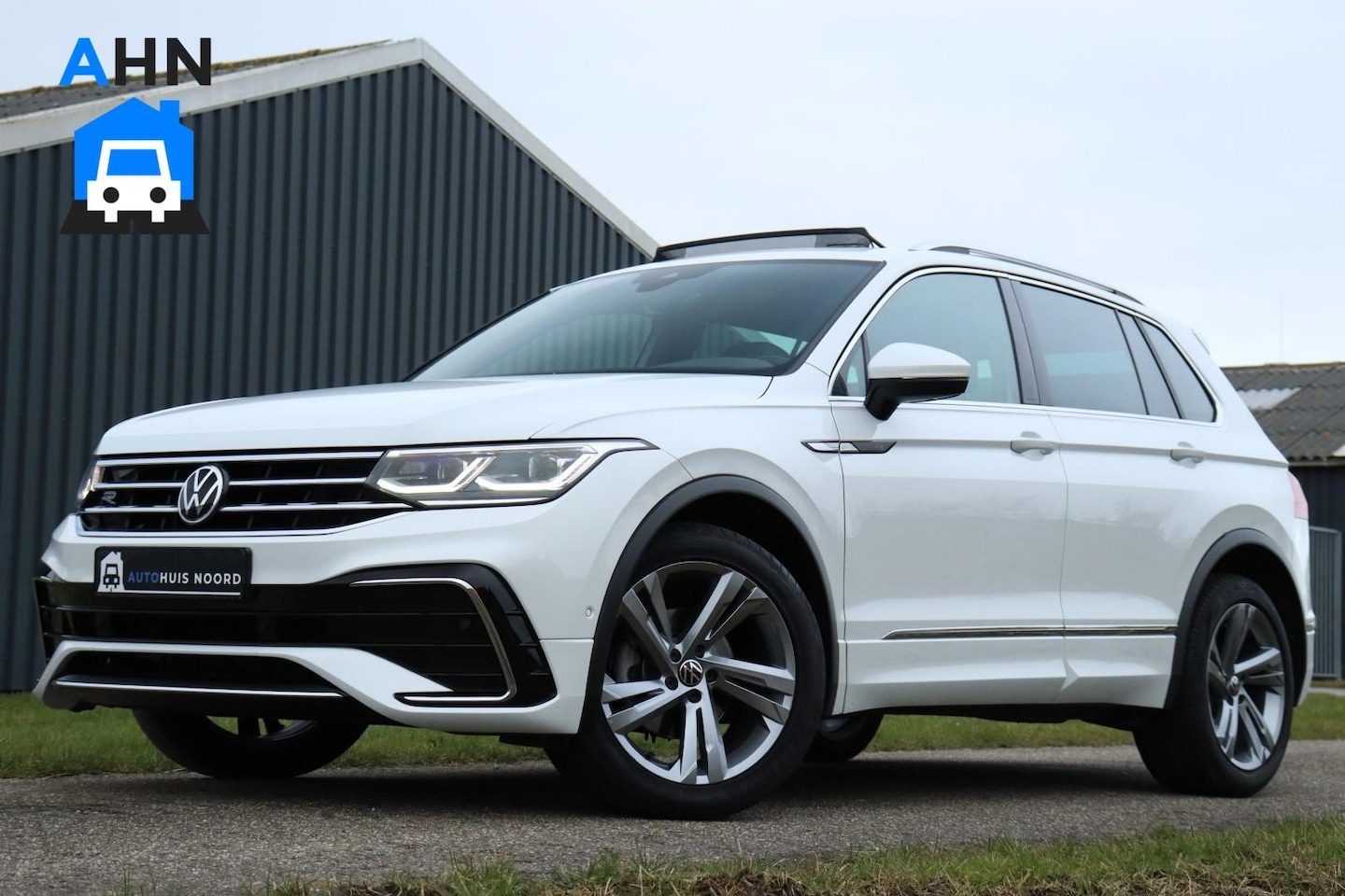 Volkswagen Tiguan - 1.5 TSI / 2x R-Line / Pano / Virtual Cockpit / Camera / Matrix LED / Trekhaak / 19"! - AutoWereld.nl
