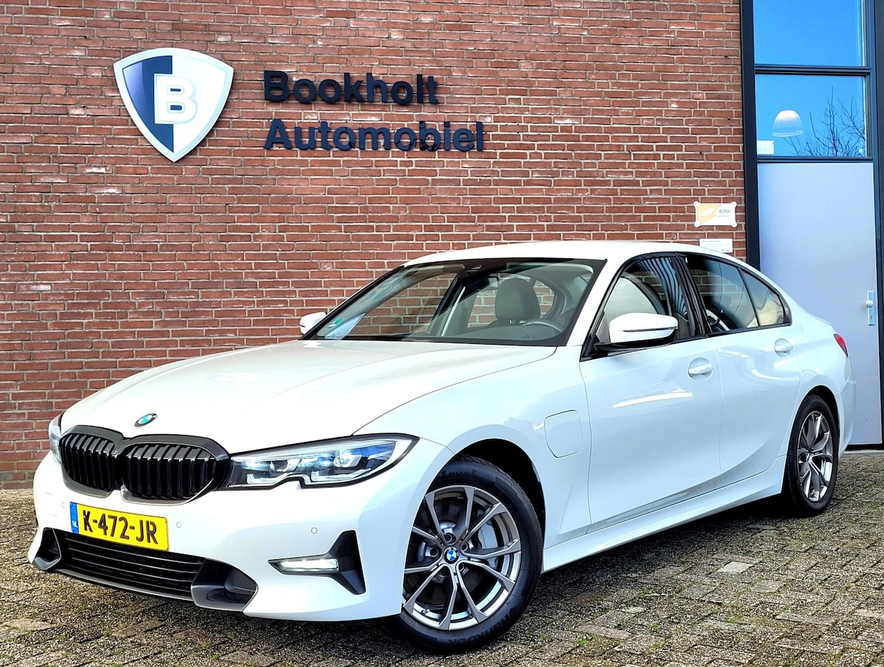 BMW 3-serie - 330e Sport Line 292PK, M-stuur, HIFI, Leer, (1e eig. NL NAP) - AutoWereld.nl