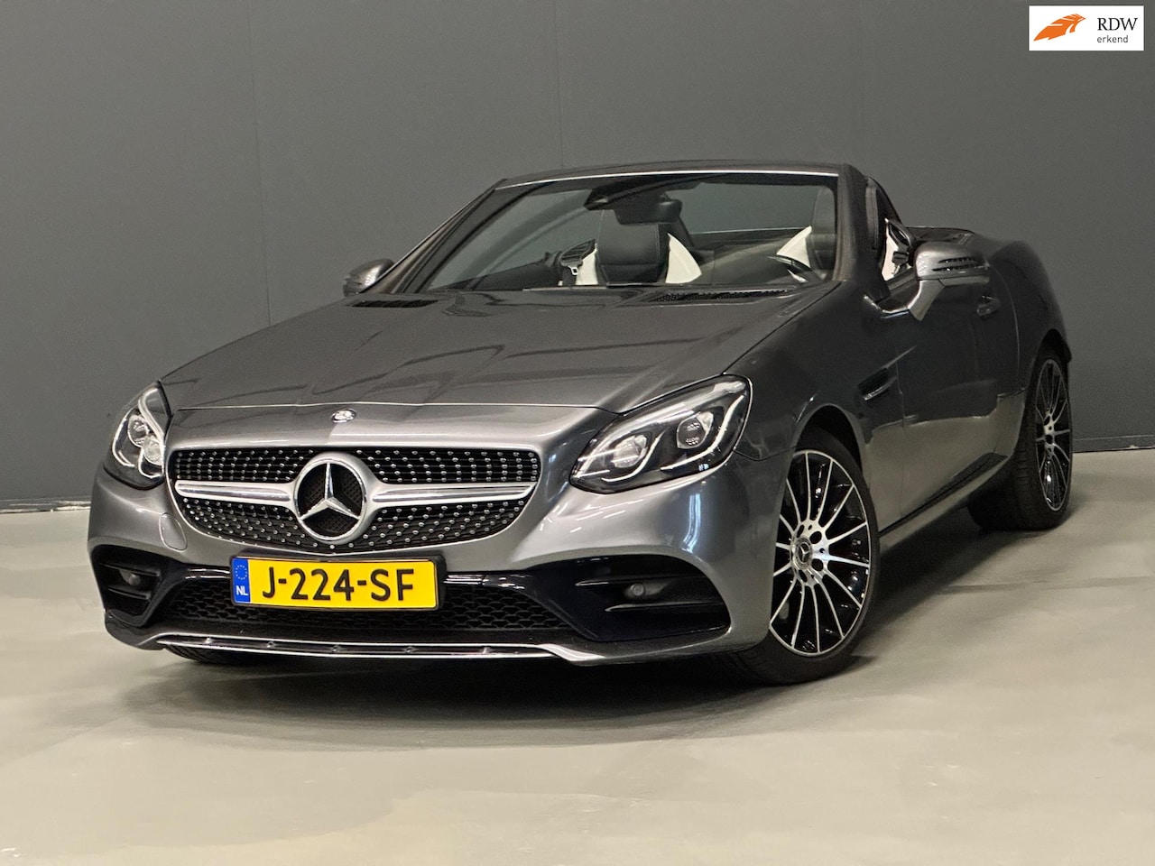 Mercedes-Benz SLC - 200 RedArt Edition AMG AUTOMAAT LEDER/CAMERA/PDC/NAVI | KEURIGE AUTO ! - AutoWereld.nl