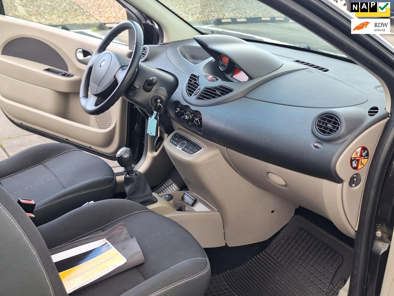 Renault Twingo - €2250,-1.2-16V Night & Day Apk 2027 Nappas - AutoWereld.nl