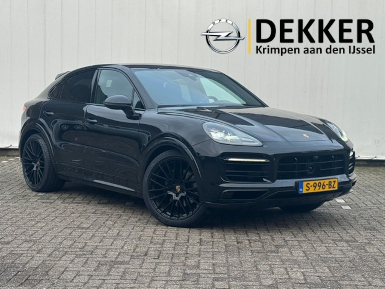 Porsche Cayenne Coupé - 3.0 E-Hybrid met Sport Design, Soft-Close,  22inch, Luchtvering, Bose, LED - AutoWereld.nl
