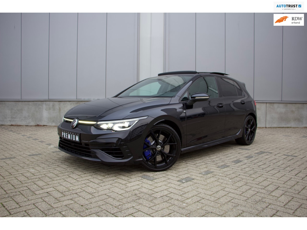 Volkswagen Golf - 8 R 2.0 TSI 4Motion AKRA PANO H-UP LEDER H&K - AutoWereld.nl
