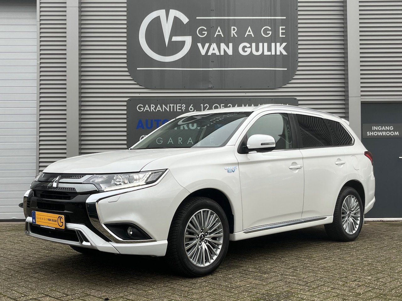 Mitsubishi Outlander - 2.4 PHEV 224PK Trekhaak,Navi,Clima,Cruise,Camera,Isofix,StoelVerwarming,ElektrRamen+Spiege - AutoWereld.nl