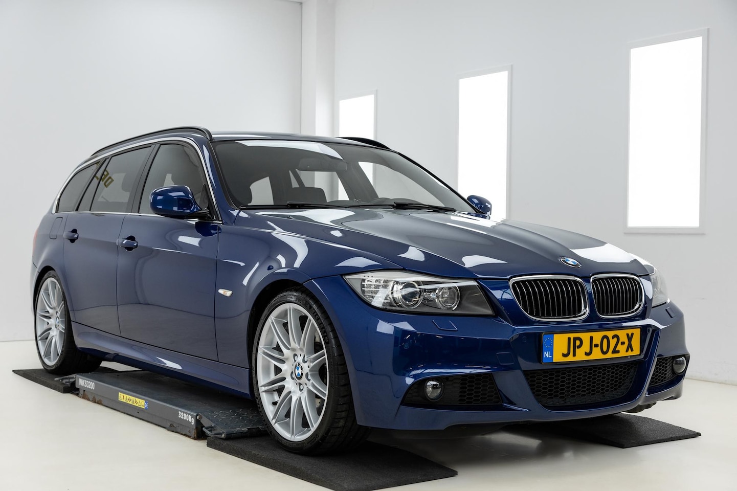 BMW 3-serie Touring - 335d M Sport LCI, Unieke staat, Le Mans Blue! - AutoWereld.nl