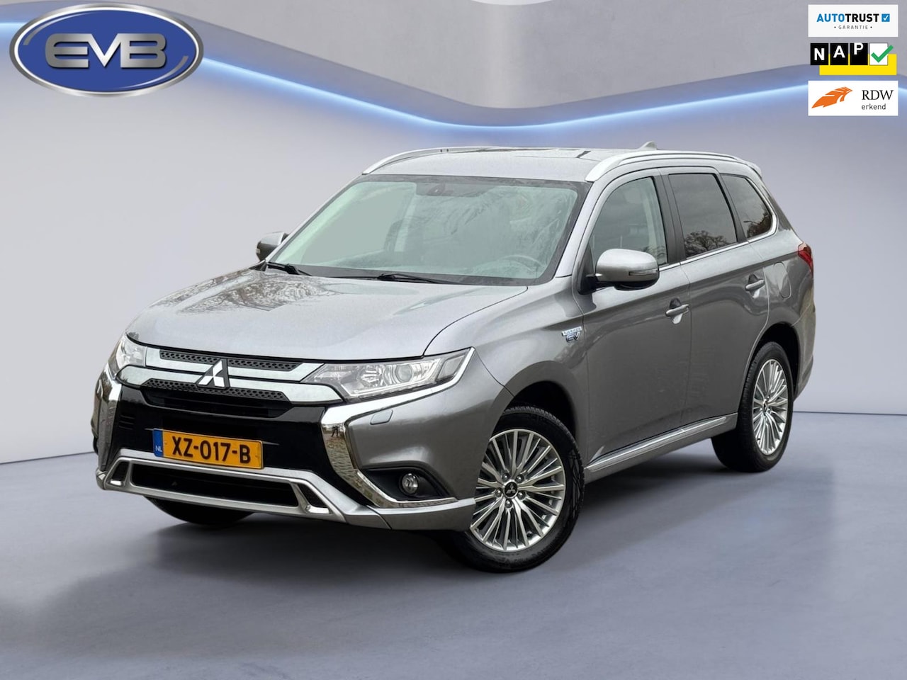 Mitsubishi Outlander - 2.4 PHEV Pure 2.4 PHEV Pure+, vele opties, achteruitrijcamera, leder, 18 inch, trekhaak, NL auto met nap - AutoWereld.nl