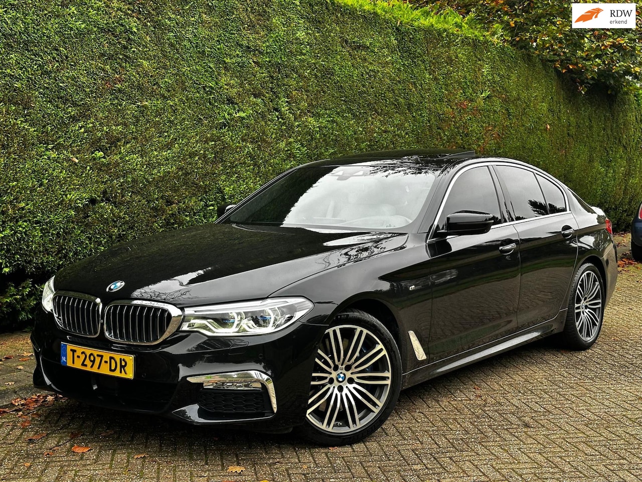 BMW 5-serie - 540i xDrive High Executive /SCHUIFDAK/CAMERA/ZEER NETJES!/ - AutoWereld.nl