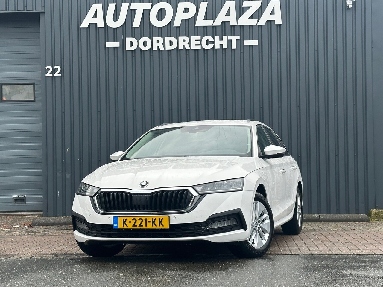 Skoda Octavia Combi - 1.0 e-TSI Business Edition 1.0 e-TSI Business Edition - AutoWereld.nl