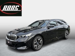 BMW 5-serie Touring - 530e M Sport Edition Comfort toegang | Elect trekhaak | Origineel NL